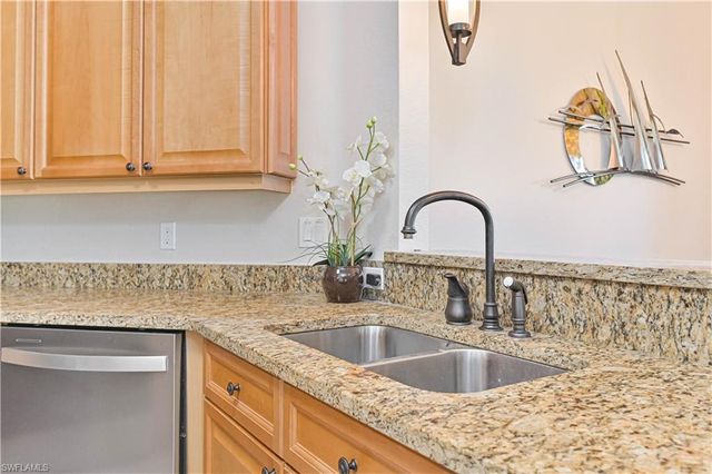 10090 Lake Cove DR # 201, Fort Myers, FL 33908