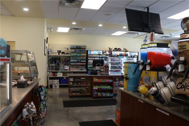 17520 New Trails Pkwy Parkway, Gardner, KS 66030