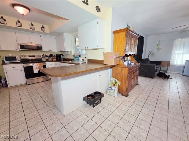 2210 SE 5th TER, Cape Coral, FL 33990