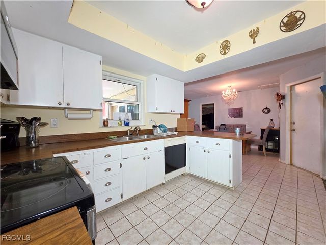 2210 SE 5th TER, Cape Coral, FL 33990