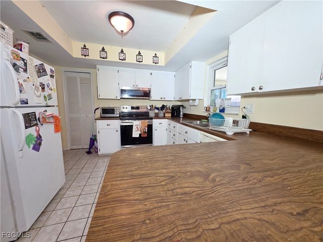 2210 SE 5th TER, Cape Coral, FL 33990