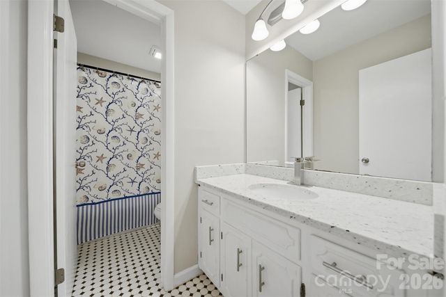 4340 N Center Street 203, Hickory, NC 28601
