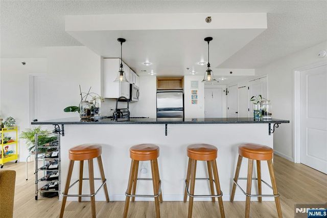 700 1st Street 6H, Hoboken, NJ 07030