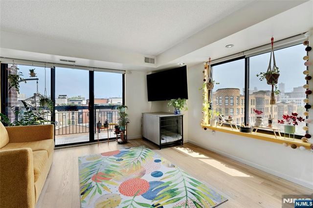 700 1st Street 6H, Hoboken, NJ 07030