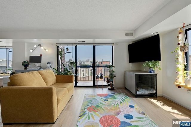 700 1st Street 6H, Hoboken, NJ 07030