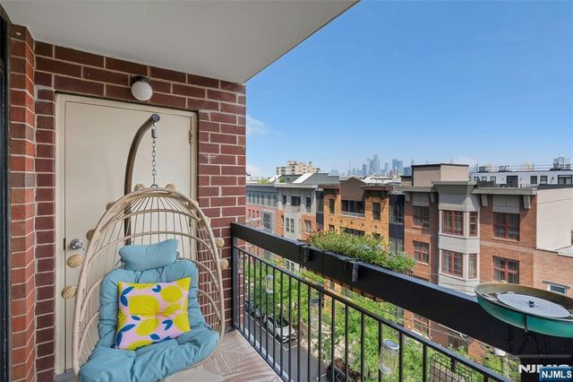 700 1st Street 6H, Hoboken, NJ 07030