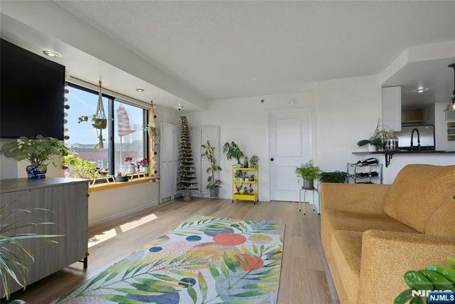 700 1st Street 6H, Hoboken, NJ 07030
