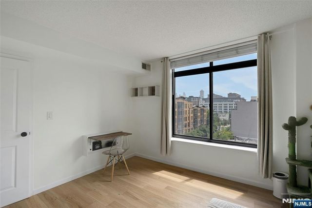 700 1st Street 6H, Hoboken, NJ 07030
