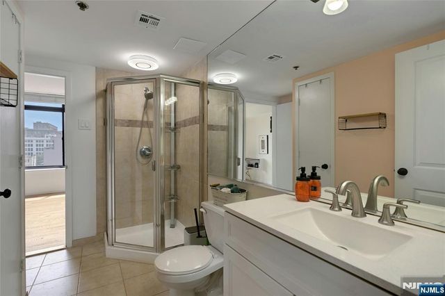 700 1st Street 6H, Hoboken, NJ 07030