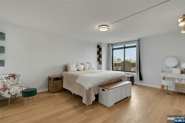 700 1st Street 6H, Hoboken, NJ 07030