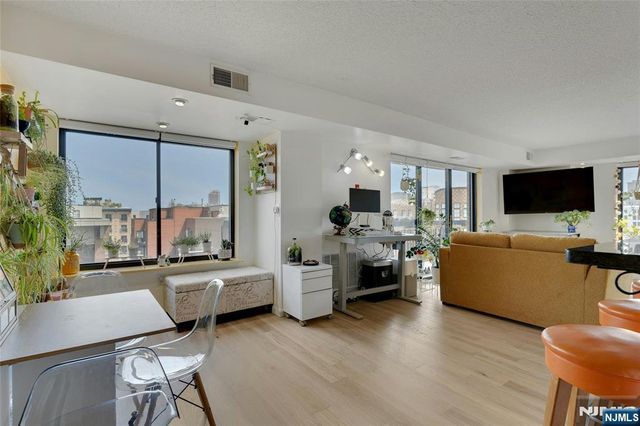700 1st Street 6H, Hoboken, NJ 07030