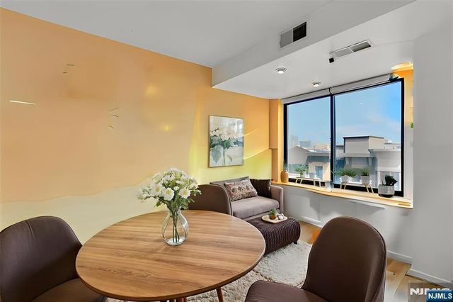 700 1st Street 6H, Hoboken, NJ 07030