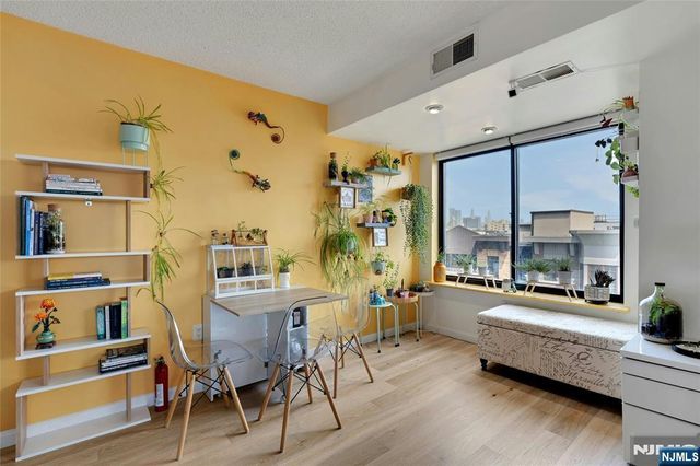 700 1st Street 6H, Hoboken, NJ 07030