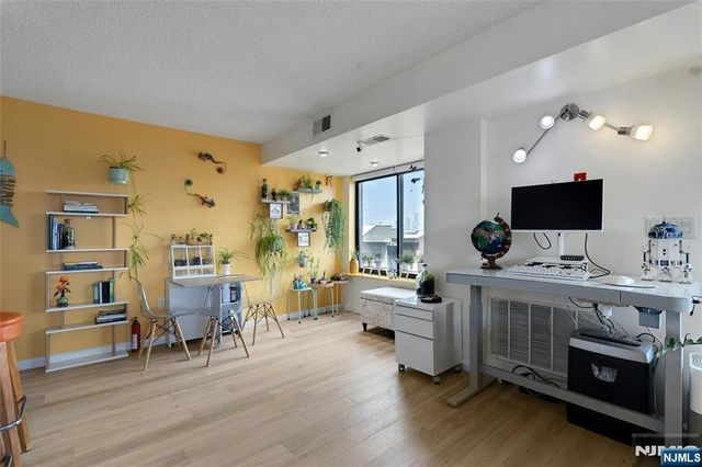 700 1st Street 6H, Hoboken, NJ 07030