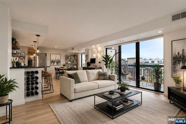 700 1st Street 6H, Hoboken, NJ 07030
