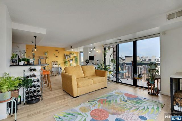 700 1st Street 6H, Hoboken, NJ 07030