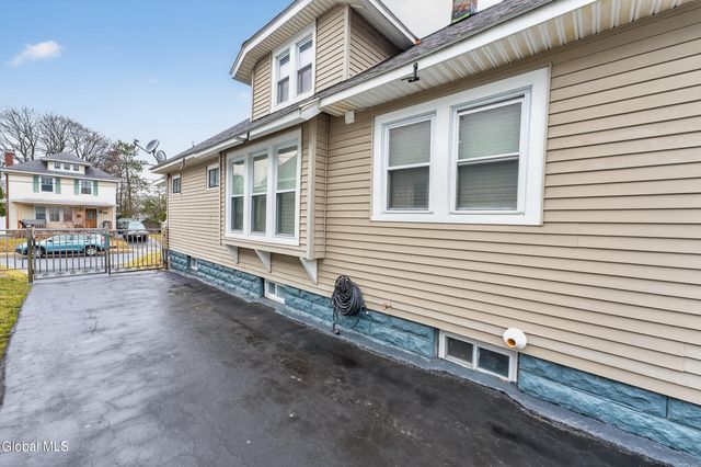 1064 Lexington Avenue, Schenectady, NY 12309