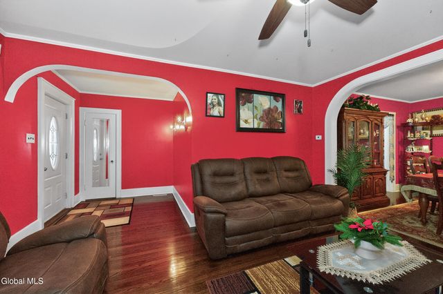 1064 Lexington Avenue, Schenectady, NY 12309