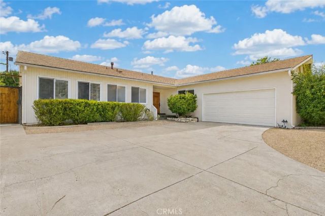 7928 Owensmouth, Canoga Park, CA 91304