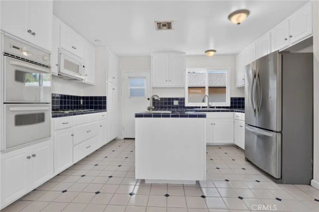 7928 Owensmouth, Canoga Park, CA 91304