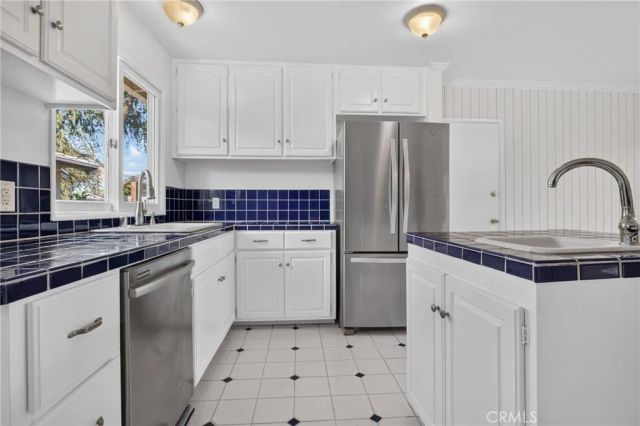 7928 Owensmouth, Canoga Park, CA 91304