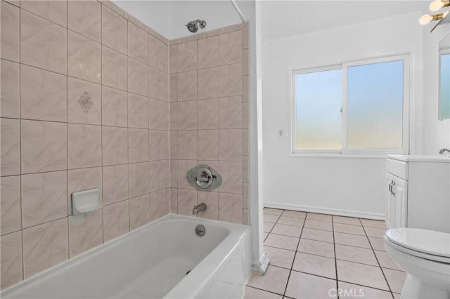 7928 Owensmouth, Canoga Park, CA 91304