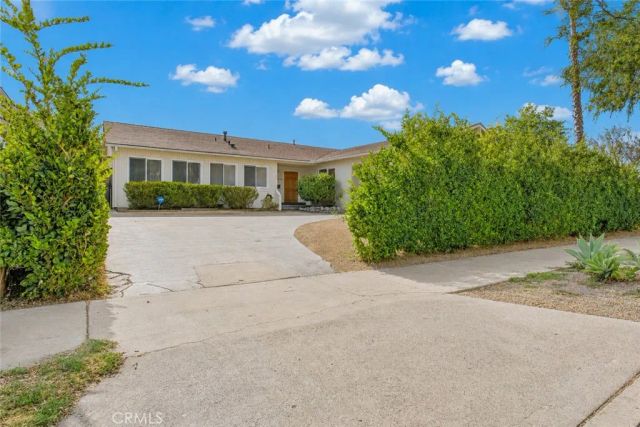 7928 Owensmouth, Canoga Park, CA 91304