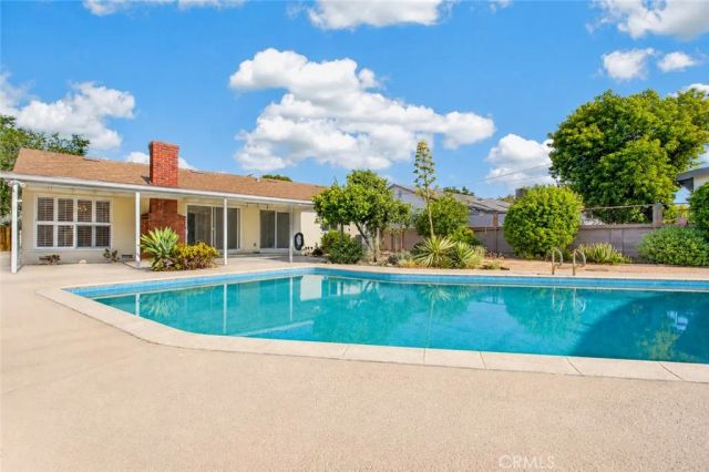 7928 Owensmouth, Canoga Park, CA 91304