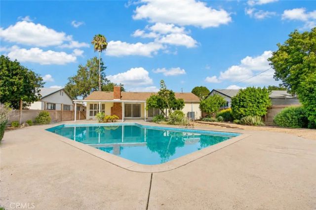 7928 Owensmouth, Canoga Park, CA 91304