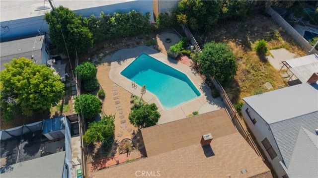 7928 Owensmouth, Canoga Park, CA 91304