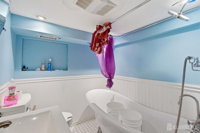 54 E Pennsylvania Avenue, Avenel, NJ 07001