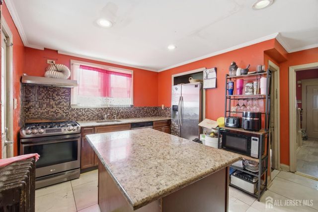 54 E Pennsylvania Avenue, Avenel, NJ 07001