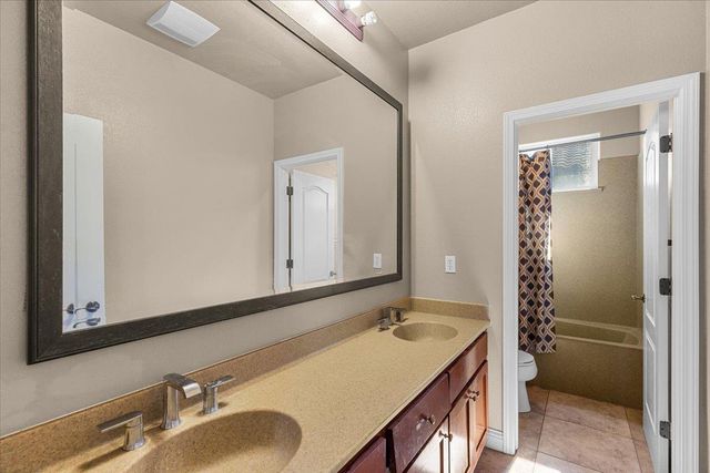 4020 Calistoga, Modesto, CA 95356