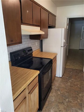 6057 Camellia Dr Apt A, Suffolk, VA 23435