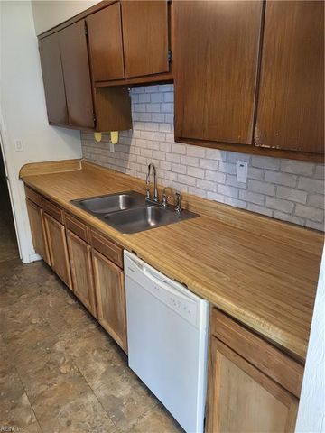 6057 Camellia Dr Apt A, Suffolk, VA 23435