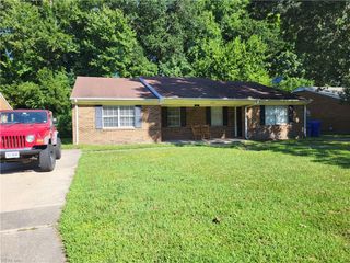6057 Camellia Dr Apt A, Suffolk, VA 23435