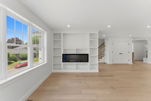 36 Colonial Rd., Webster, MA 01570