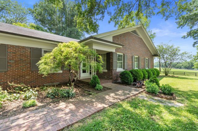 4036 N Cleveland Road, Lexington, KY 40516