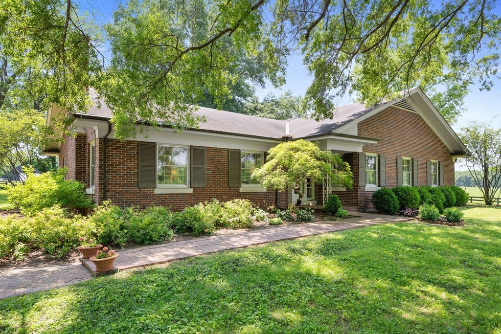 4036 N Cleveland Road, Lexington, KY 40516