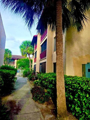 8605 HURON COURT 34, Tampa, FL 33614