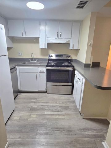 8605 HURON COURT 34, Tampa, FL 33614