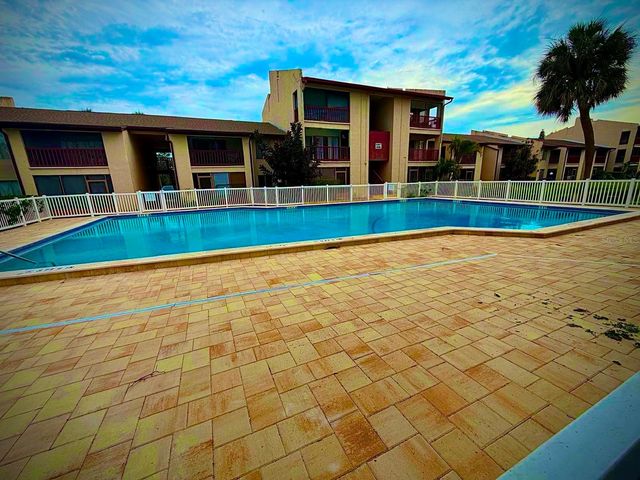 8605 HURON COURT 34, Tampa, FL 33614