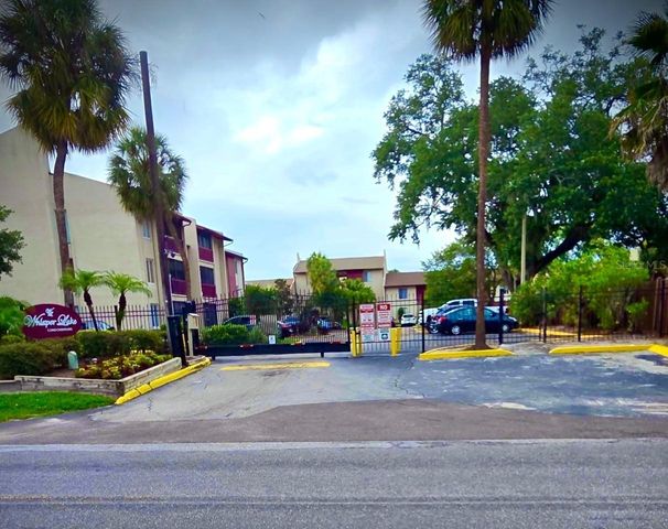 8605 HURON COURT 34, Tampa, FL 33614