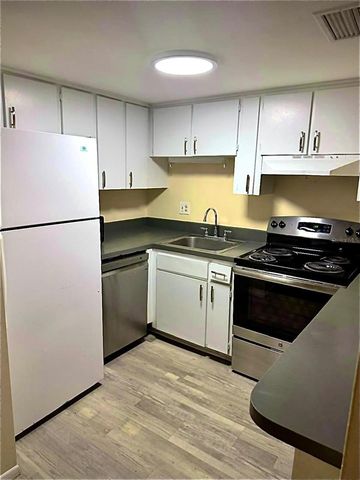 8605 HURON COURT 34, Tampa, FL 33614