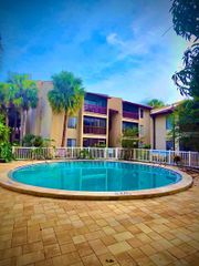 8605 HURON COURT 34, Tampa, FL 33614