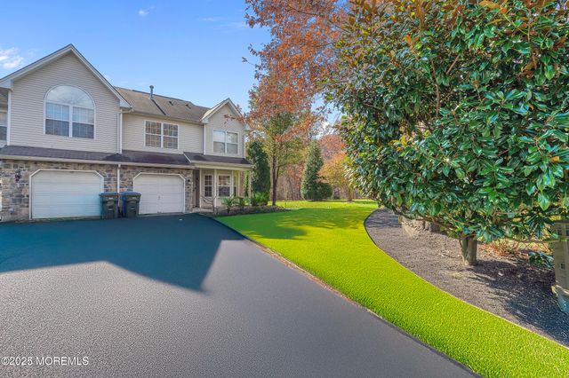 11 Saratoga Court, Tinton Falls, NJ 07753