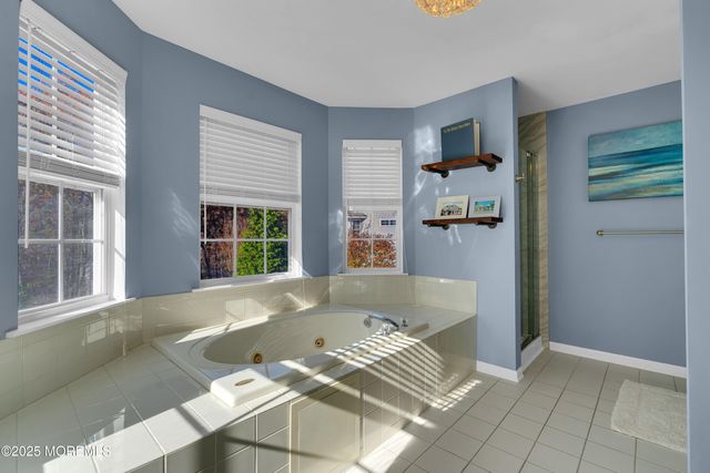 11 Saratoga Court, Tinton Falls, NJ 07753