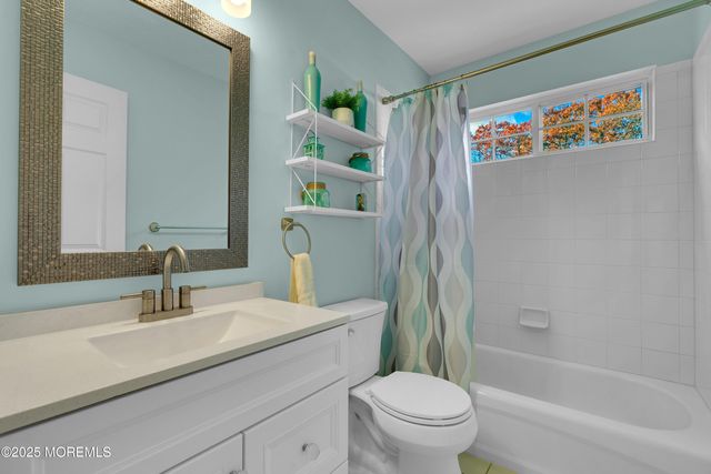 11 Saratoga Court, Tinton Falls, NJ 07753