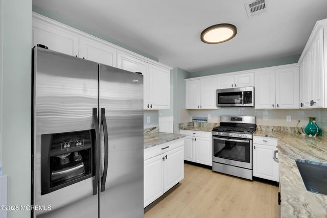 11 Saratoga Court, Tinton Falls, NJ 07753