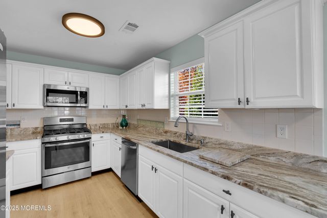 11 Saratoga Court, Tinton Falls, NJ 07753